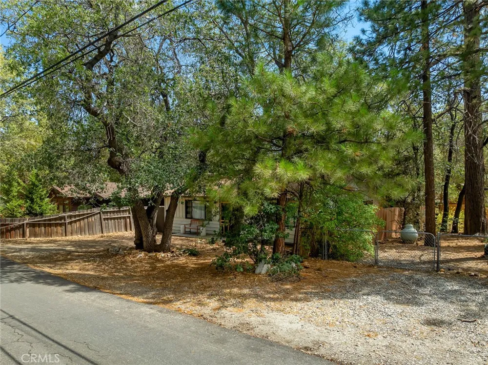 397 Wabash Lane Sugarloaf, CA 92386
