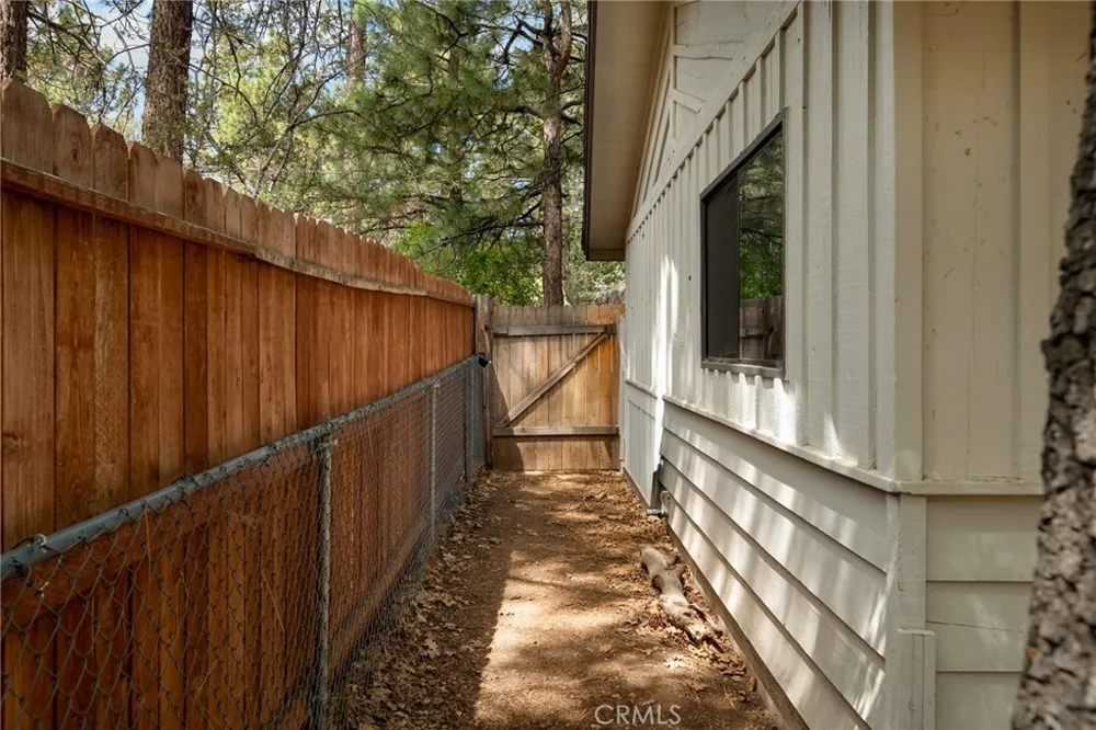 397 Wabash Lane Sugarloaf, CA 92386