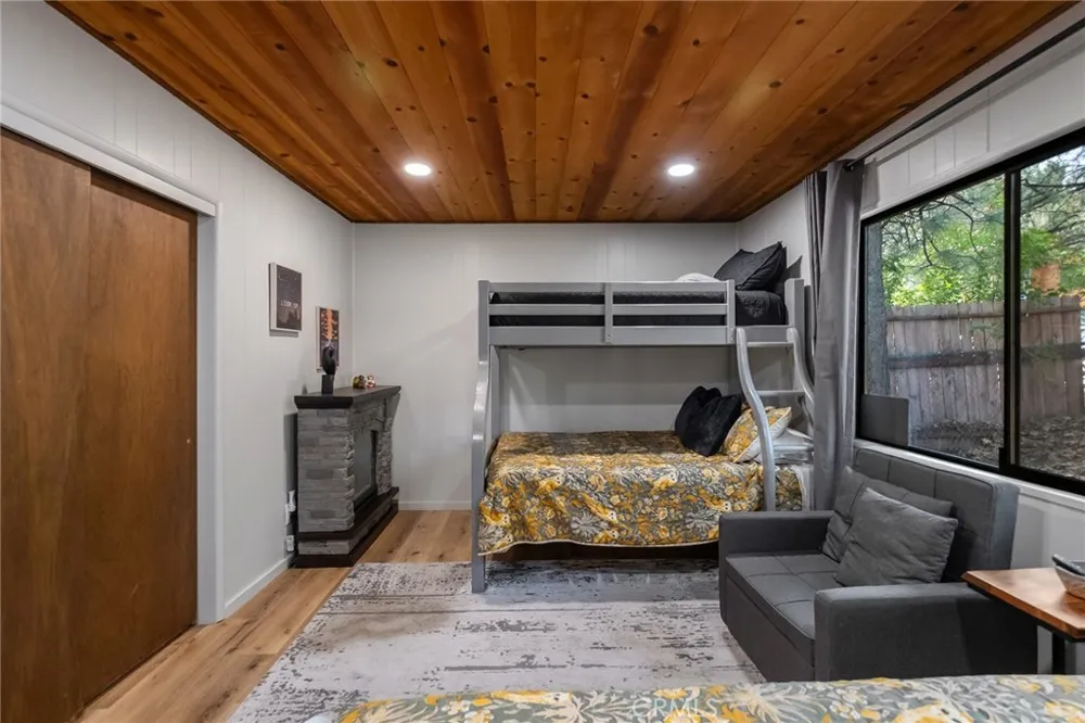 397 Wabash Lane Sugarloaf, CA 92386