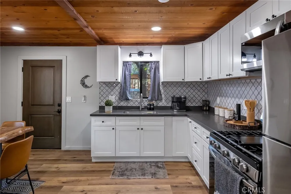 397 Wabash Lane Sugarloaf, CA 92386