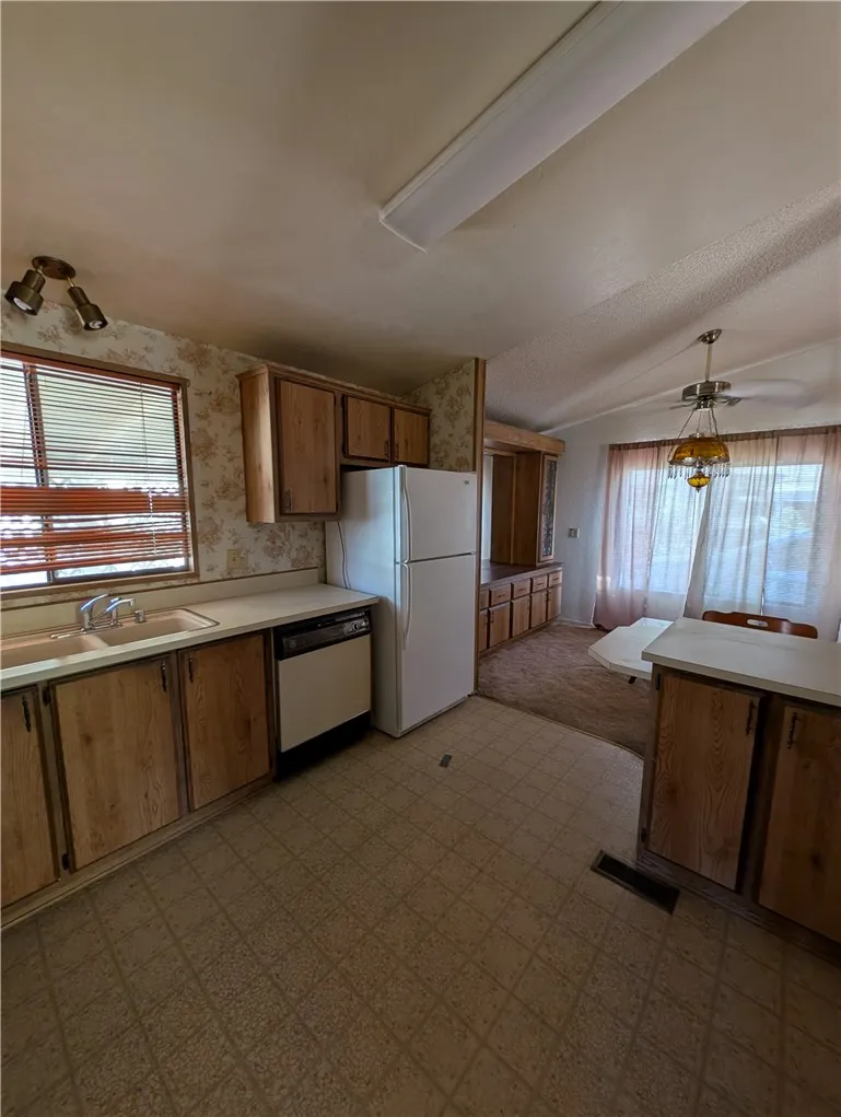 19012 Panther Avenue Adelanto, CA 92301
