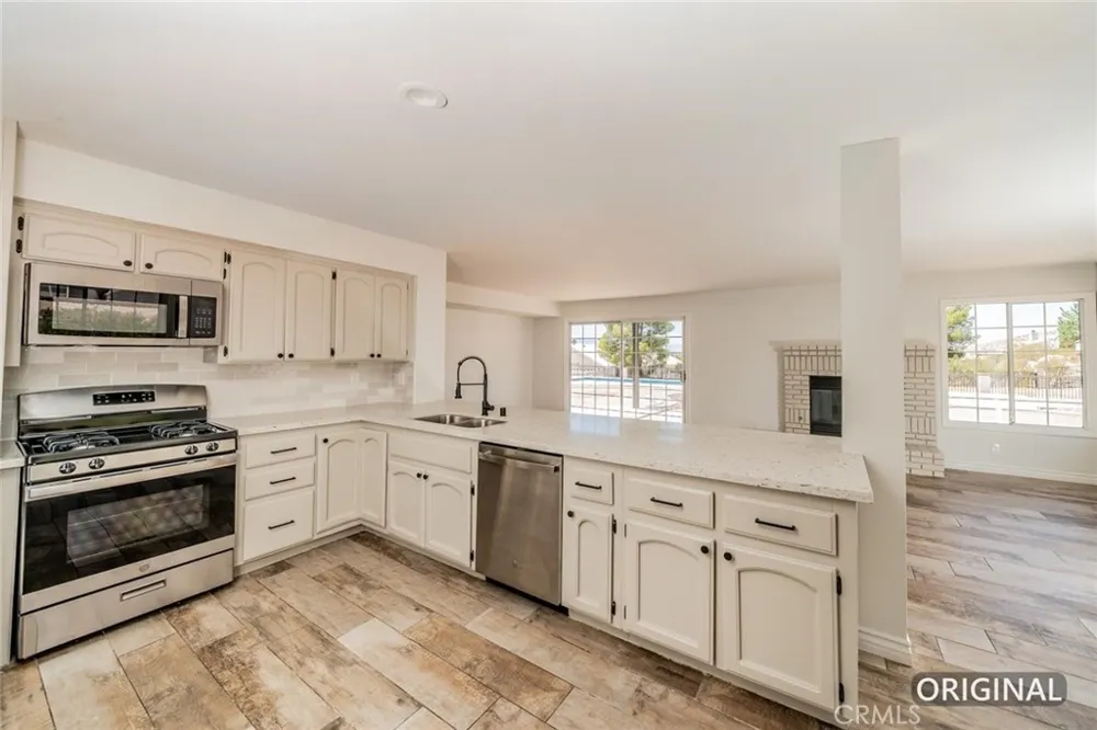 16334 Ridge View Drive Apple Valley, CA 92307