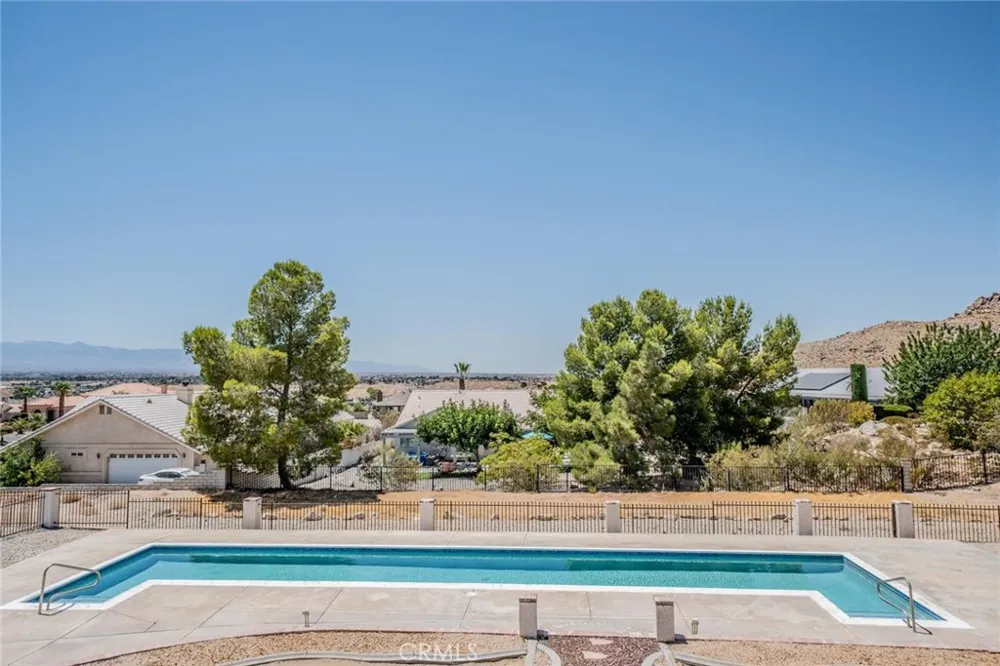 16334 Ridge View Drive Apple Valley, CA 92307