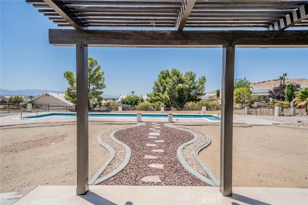 16334 Ridge View Drive Apple Valley, CA 92307