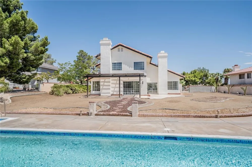 16334 Ridge View Drive Apple Valley, CA 92307