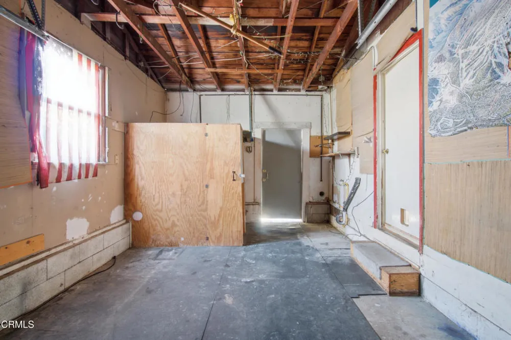 2385 Pierpont Boulevard Ventura, CA 93001