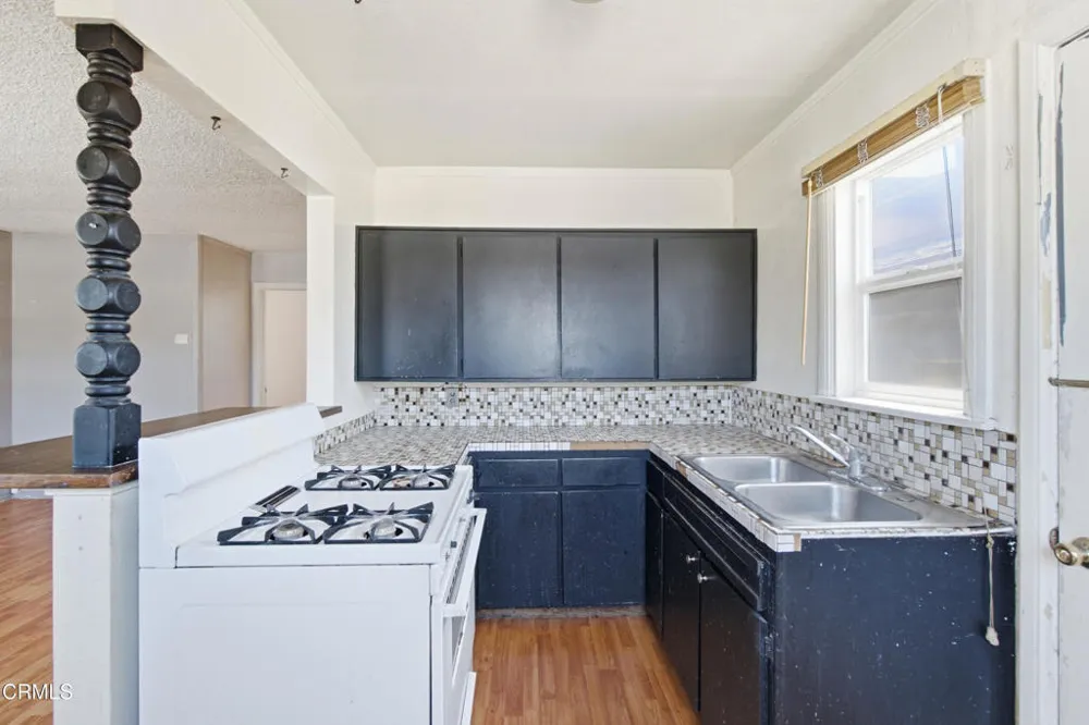 2385 Pierpont Boulevard Ventura, CA 93001