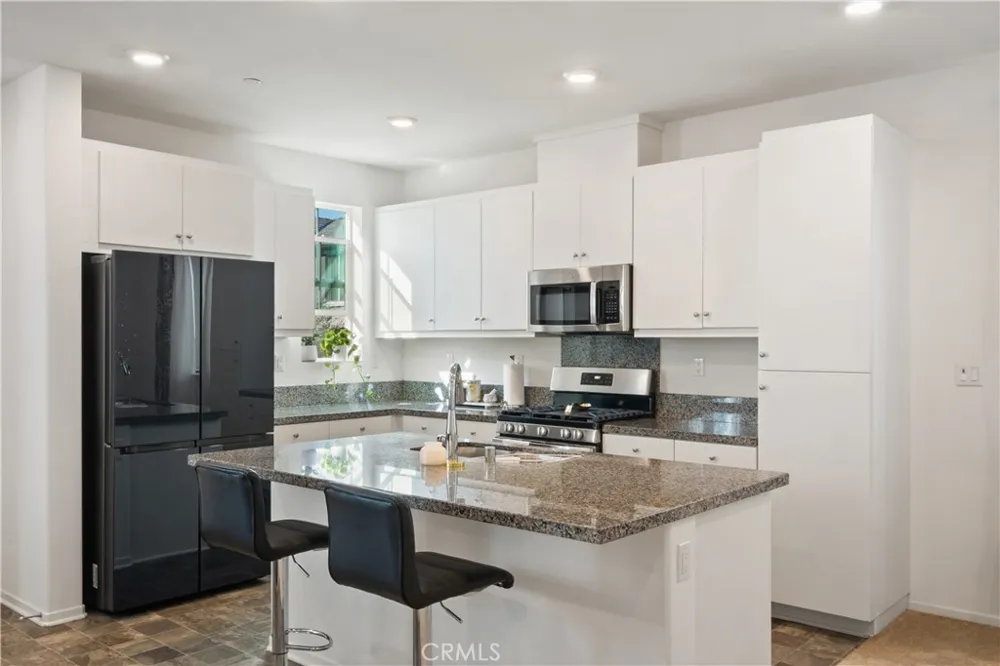 5604 Altamura Way #10 Fontana, CA 92336
