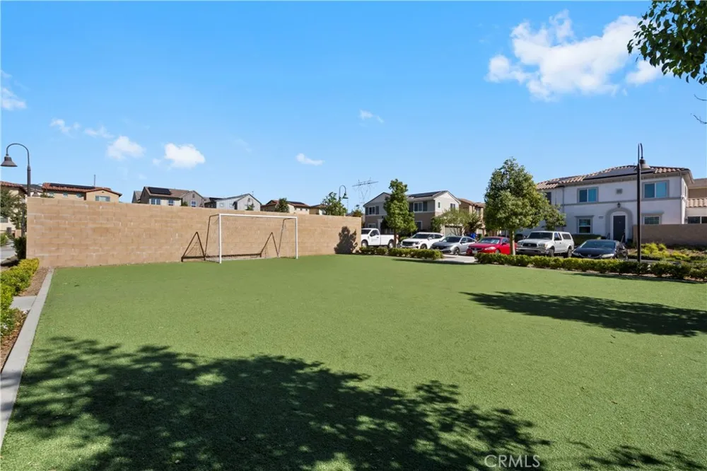 5604 Altamura Way #10 Fontana, CA 92336