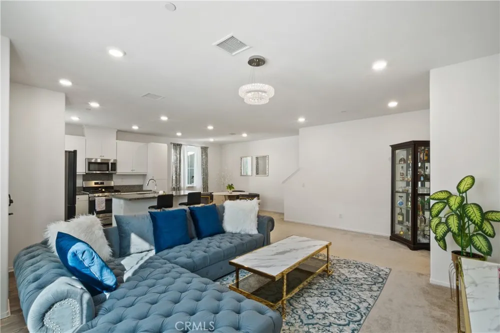 5604 Altamura Way #10 Fontana, CA 92336