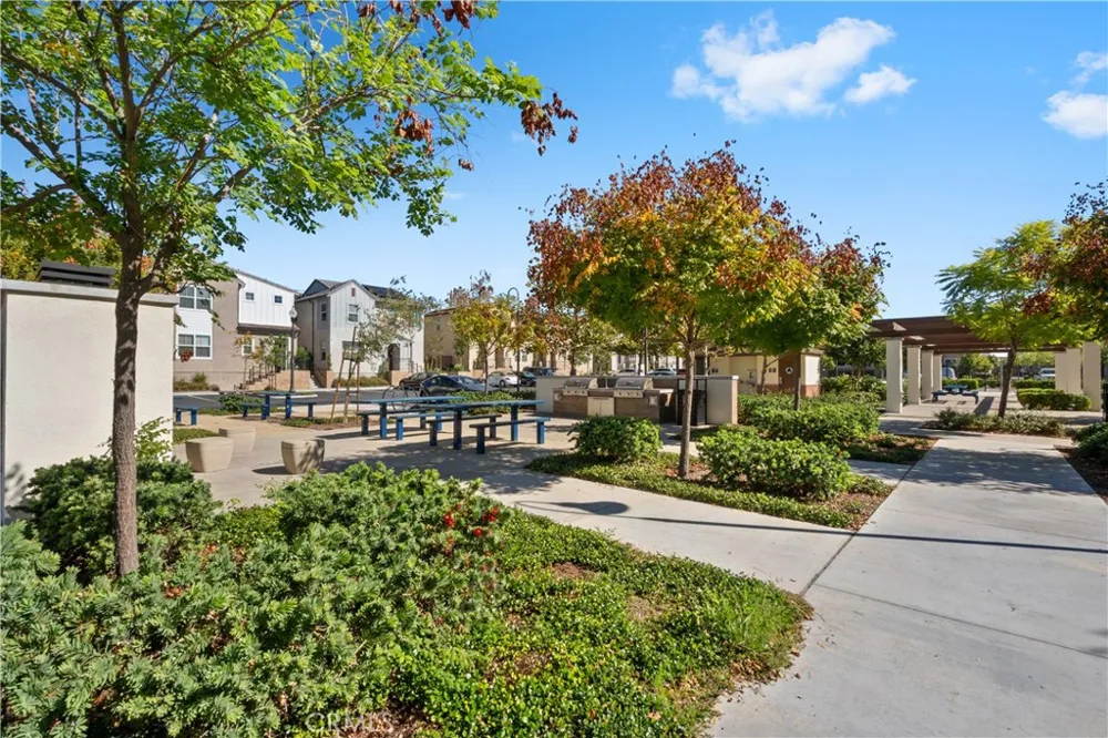 5604 Altamura Way #10 Fontana, CA 92336