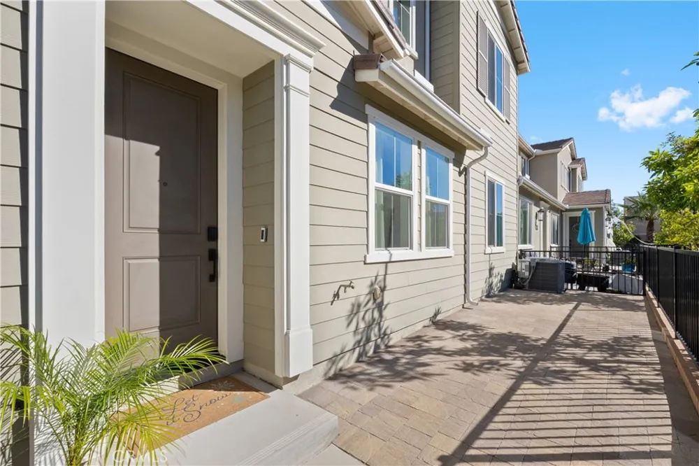 5604 Altamura Way #10 Fontana, CA 92336