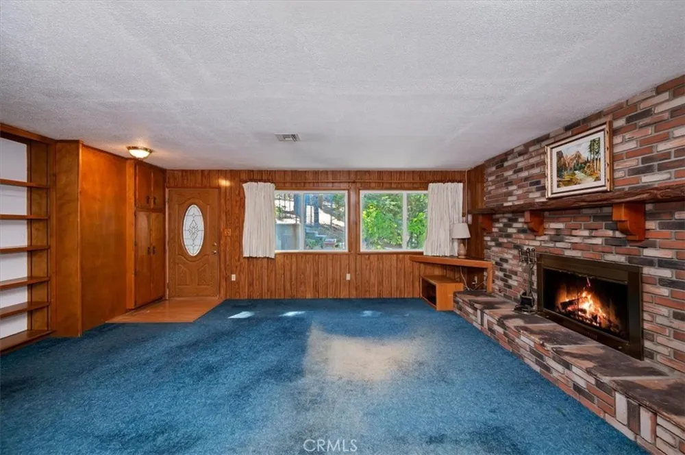 1050 Jungfrau Crestline, CA 92325