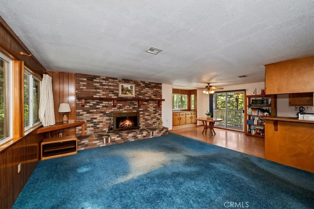 1050 Jungfrau Crestline, CA 92325