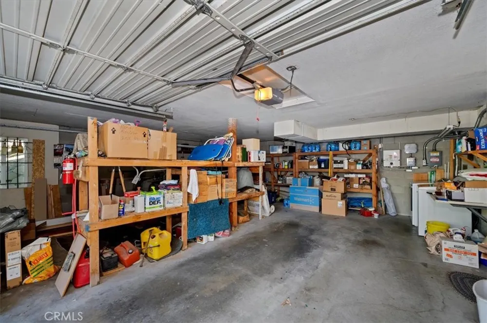 1050 Jungfrau Crestline, CA 92325