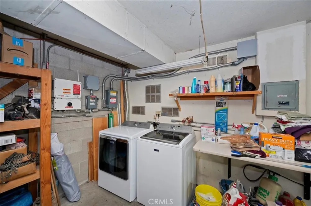 1050 Jungfrau Crestline, CA 92325