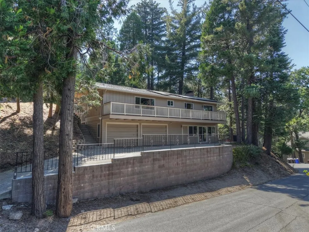 1050 Jungfrau Crestline, CA 92325