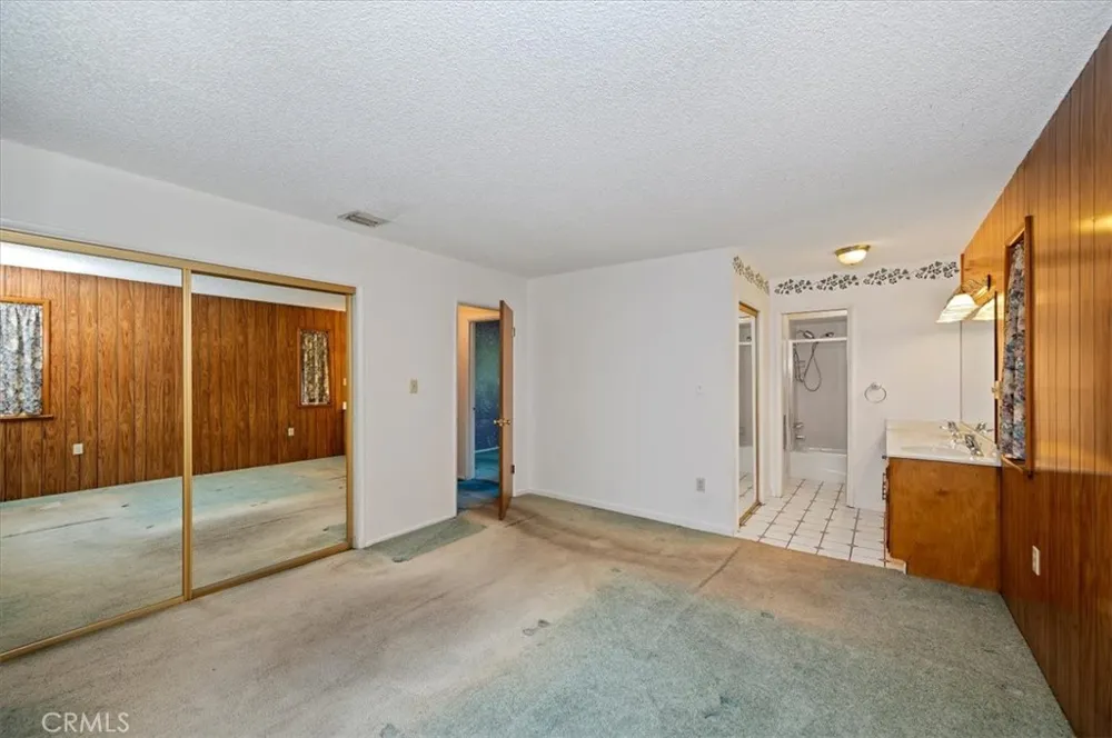 1050 Jungfrau Crestline, CA 92325