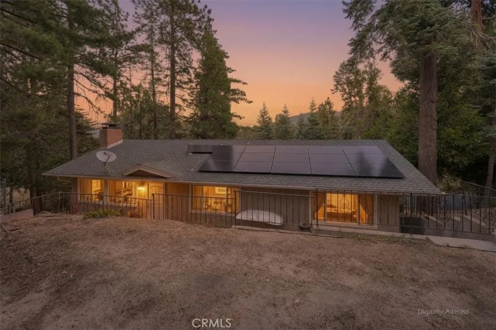 1050 Jungfrau Crestline, CA 92325