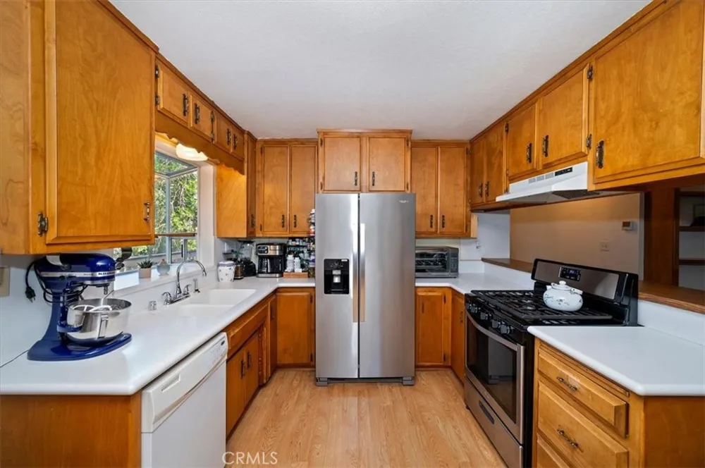 1050 Jungfrau Crestline, CA 92325