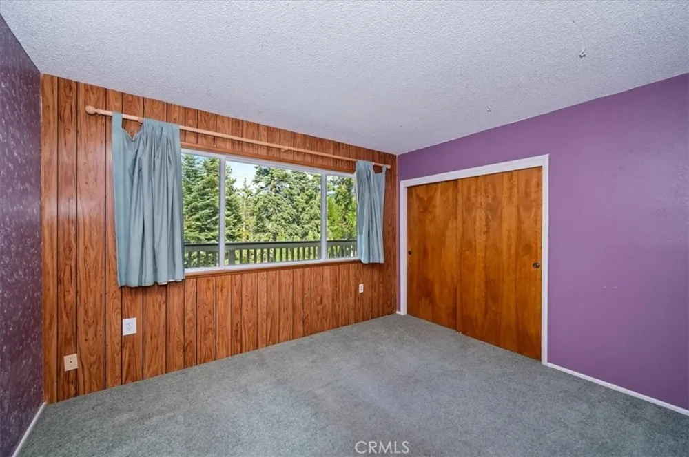 1050 Jungfrau Crestline, CA 92325