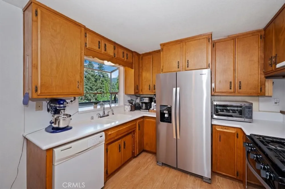 1050 Jungfrau Crestline, CA 92325