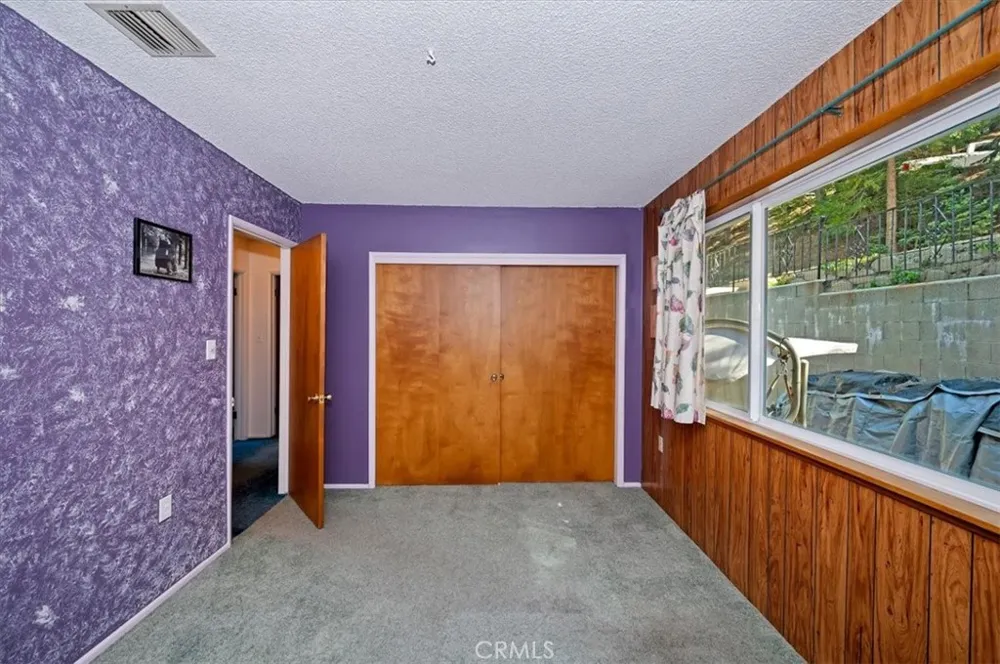 1050 Jungfrau Crestline, CA 92325