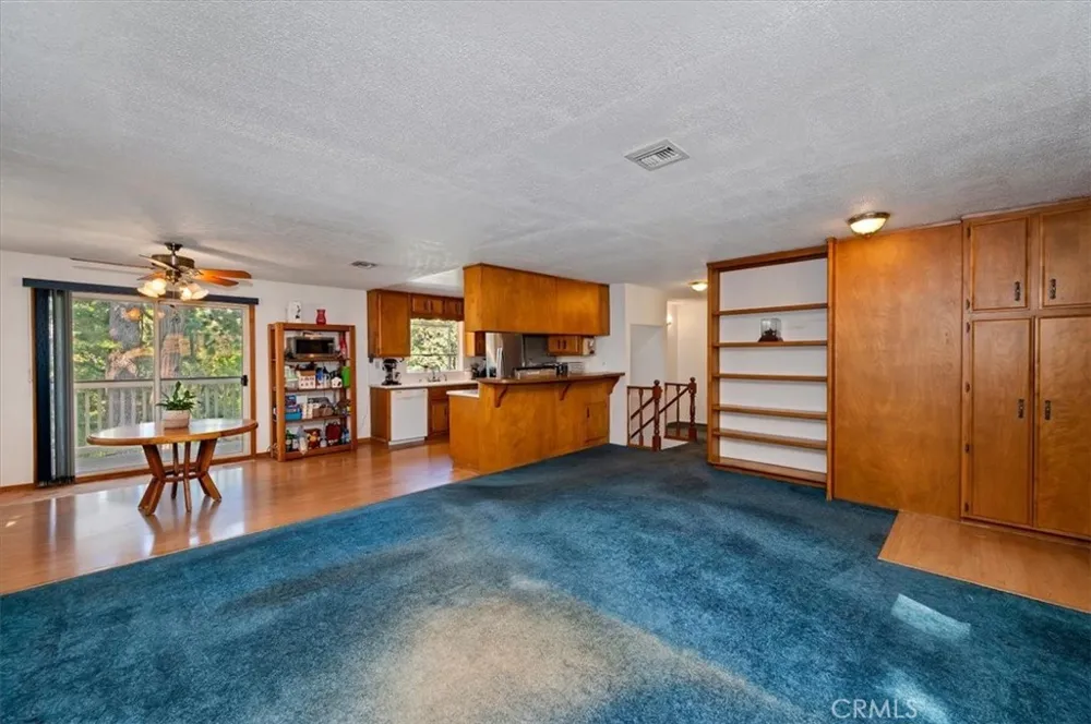 1050 Jungfrau Crestline, CA 92325
