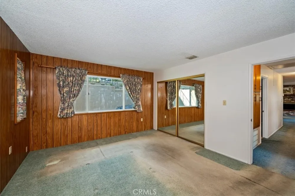 1050 Jungfrau Crestline, CA 92325