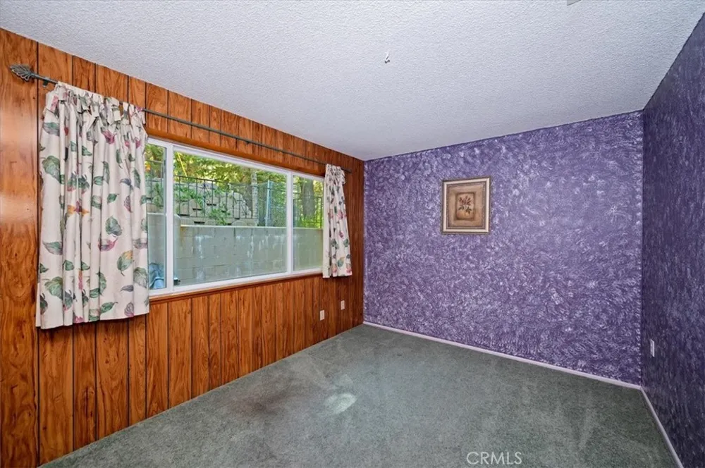 1050 Jungfrau Crestline, CA 92325