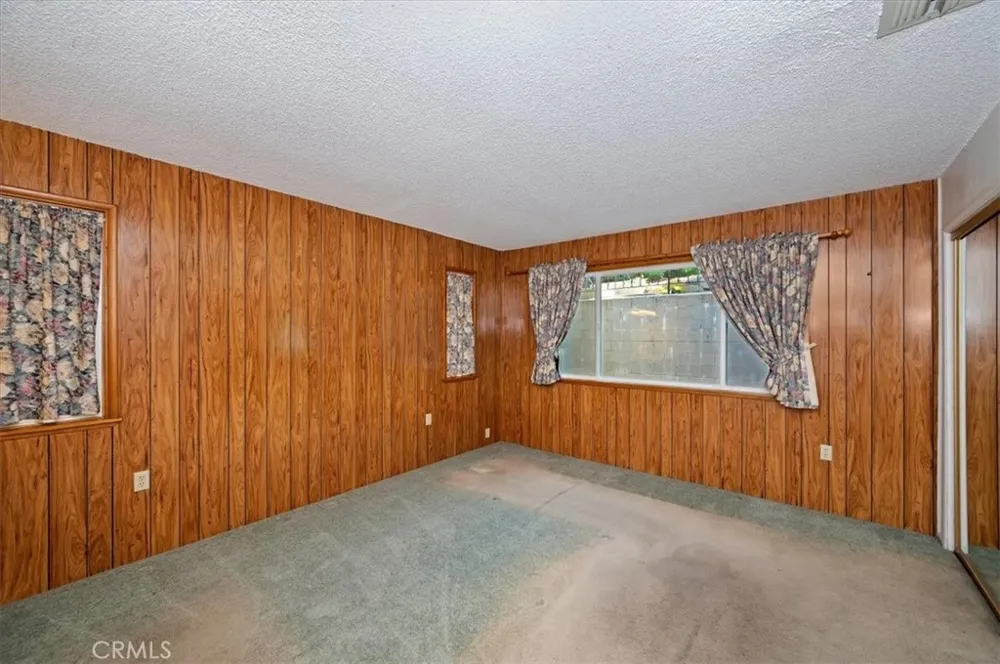 1050 Jungfrau Crestline, CA 92325