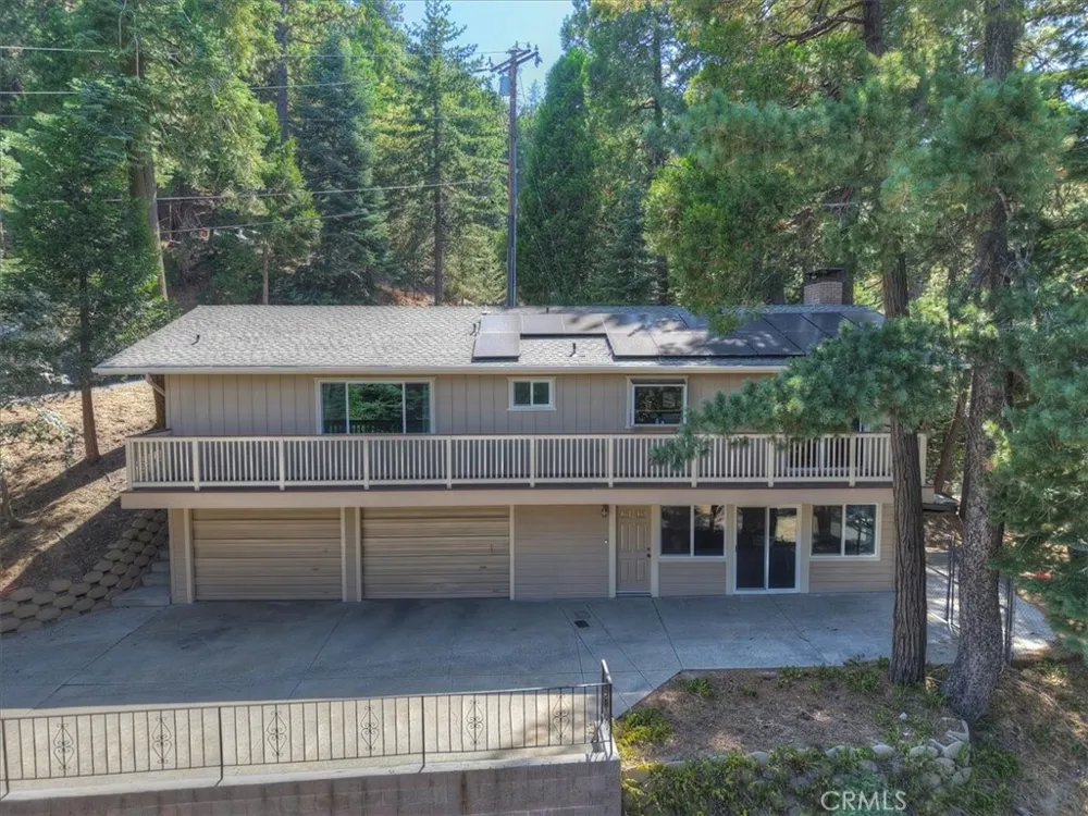 1050 Jungfrau Crestline, CA 92325