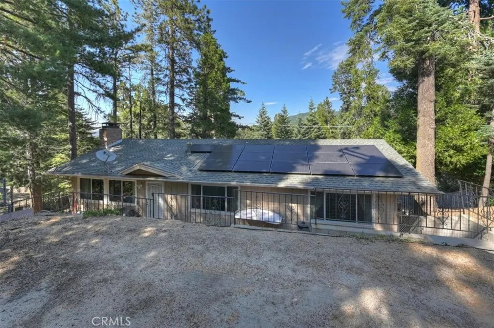 1050 Jungfrau Crestline, CA 92325