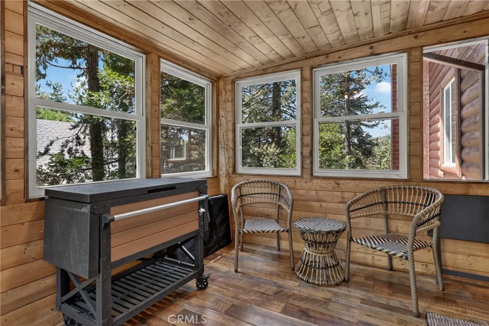 615 Grass Valley Rd Lake Arrowhead, CA 92352