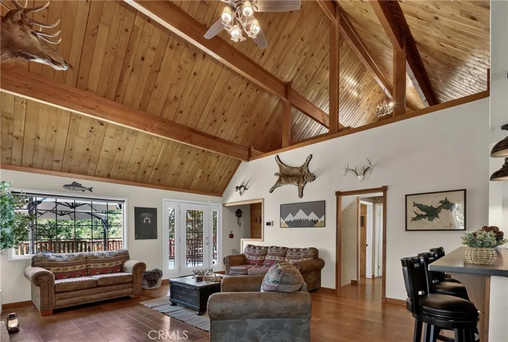 615 Grass Valley Rd Lake Arrowhead, CA 92352