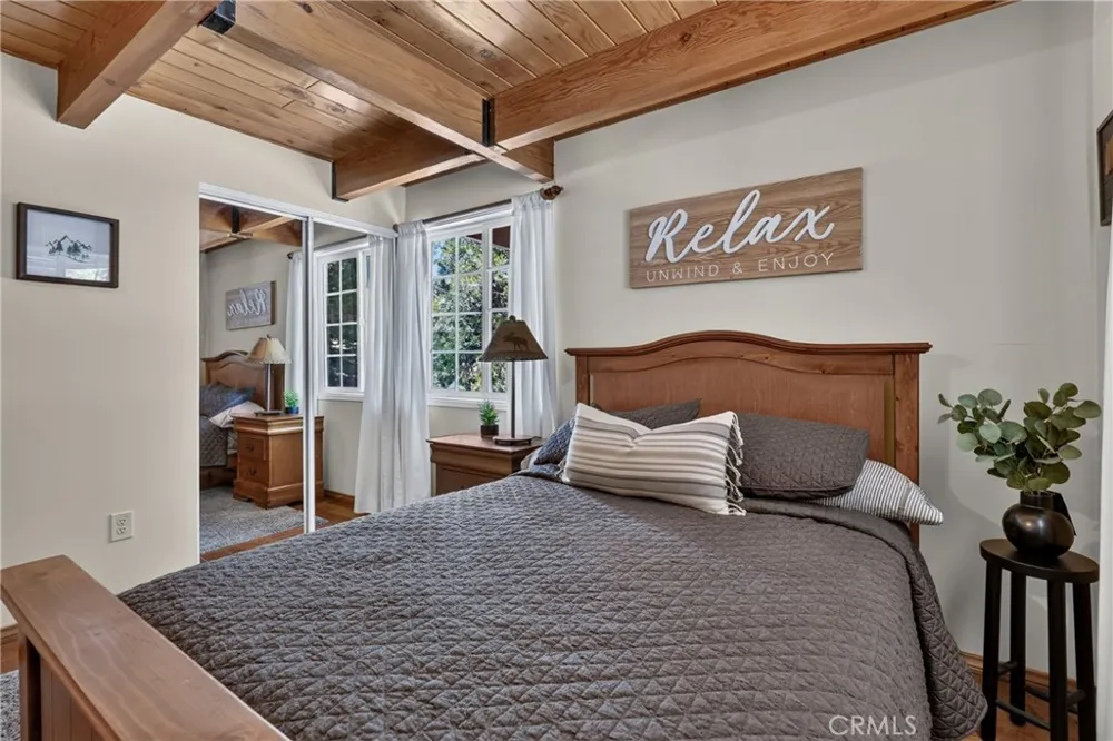615 Grass Valley Rd Lake Arrowhead, CA 92352