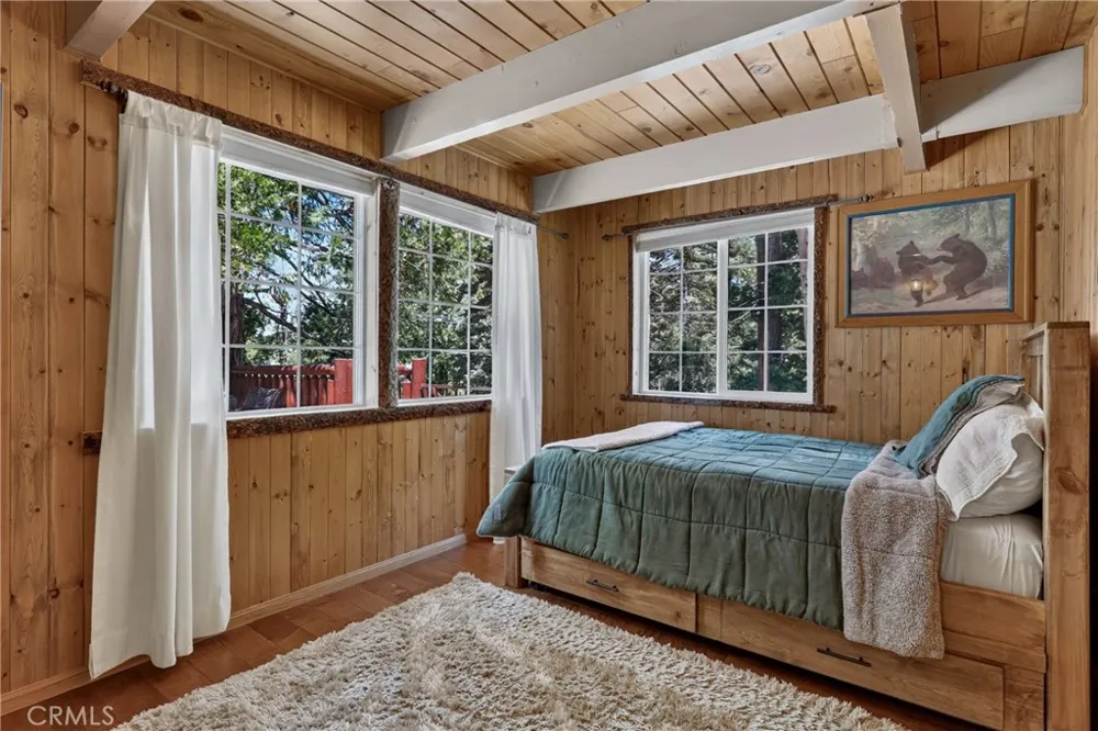 615 Grass Valley Rd Lake Arrowhead, CA 92352