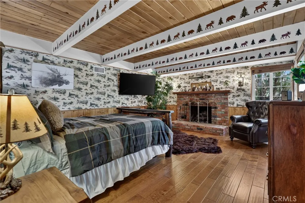 615 Grass Valley Rd Lake Arrowhead, CA 92352