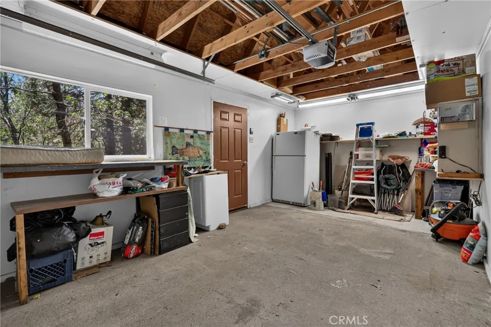 615 Grass Valley Rd Lake Arrowhead, CA 92352