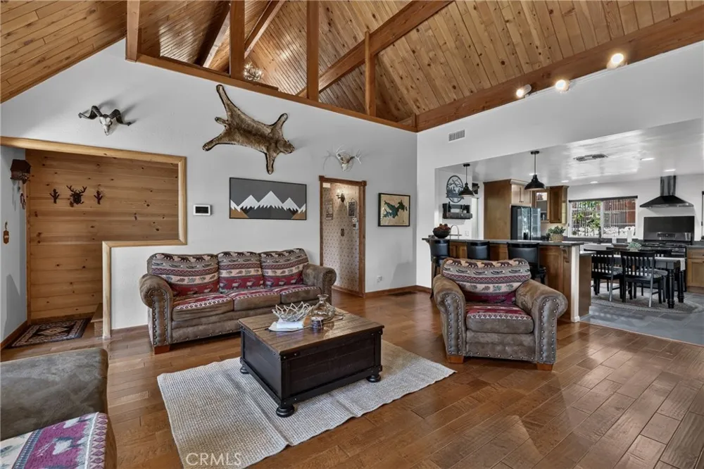 615 Grass Valley Rd Lake Arrowhead, CA 92352