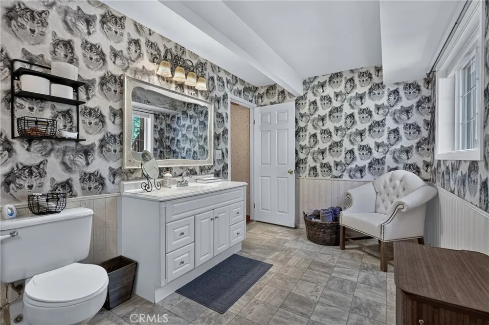 615 Grass Valley Rd Lake Arrowhead, CA 92352
