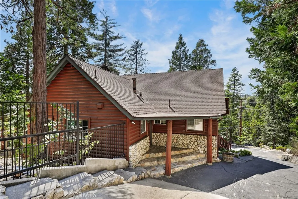 615 Grass Valley Rd Lake Arrowhead, CA 92352