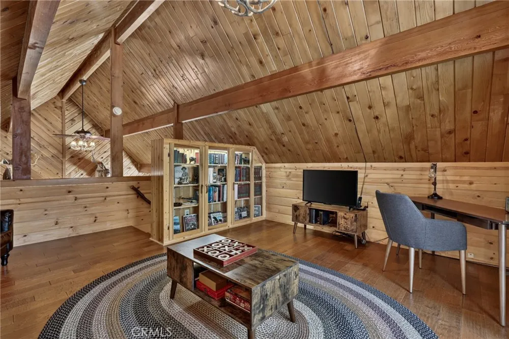 615 Grass Valley Rd Lake Arrowhead, CA 92352