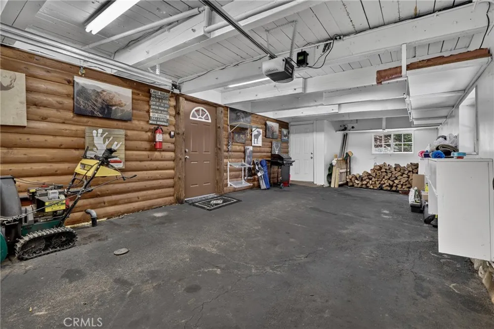 615 Grass Valley Rd Lake Arrowhead, CA 92352
