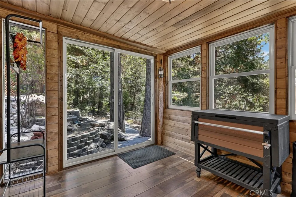 615 Grass Valley Rd Lake Arrowhead, CA 92352