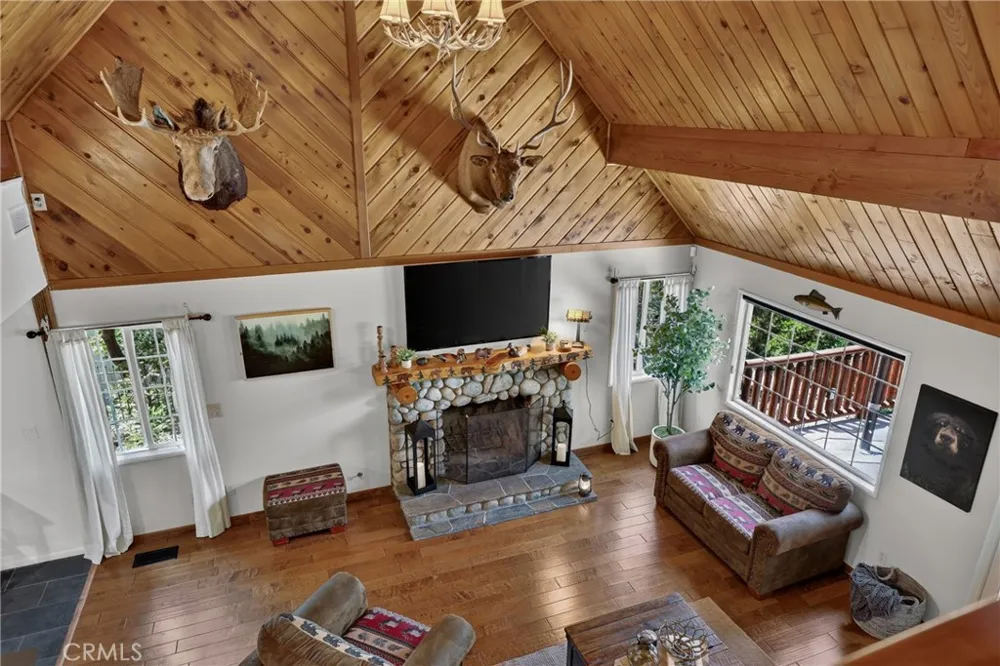 615 Grass Valley Rd Lake Arrowhead, CA 92352