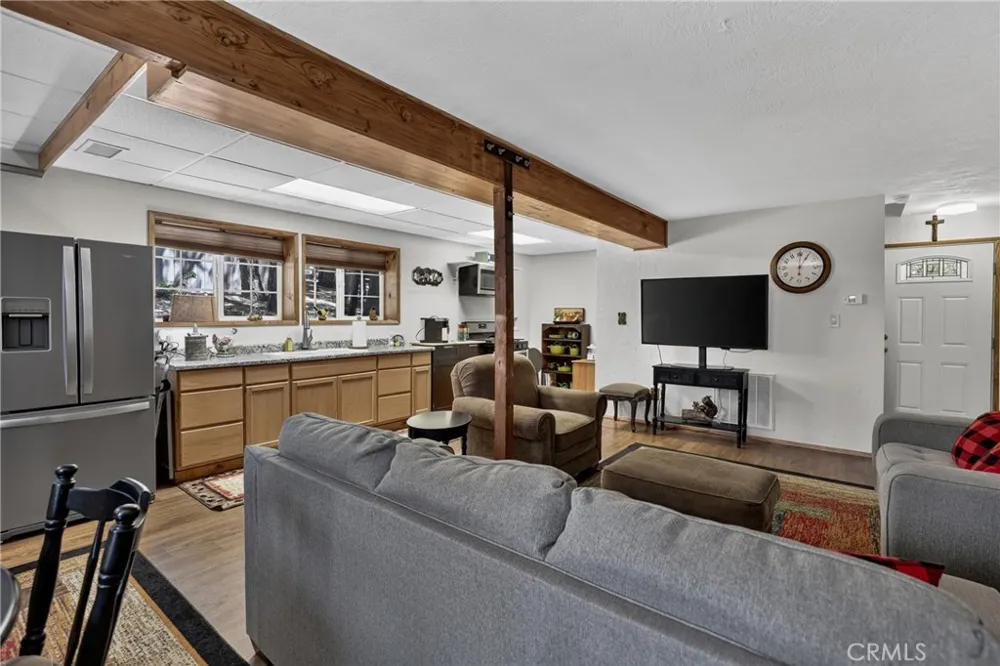 615 Grass Valley Rd Lake Arrowhead, CA 92352