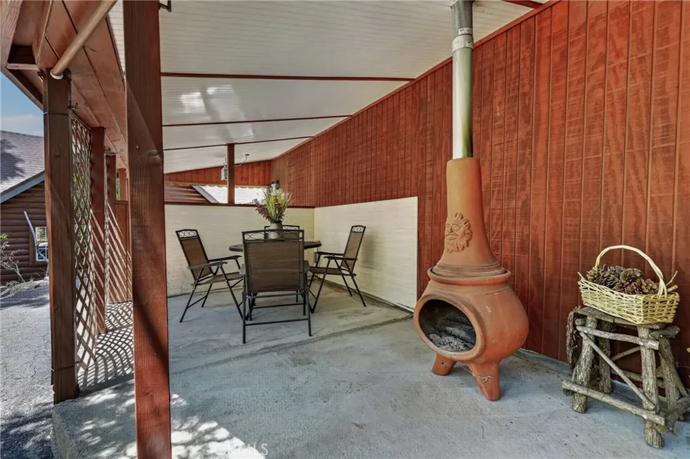 615 Grass Valley Rd Lake Arrowhead, CA 92352