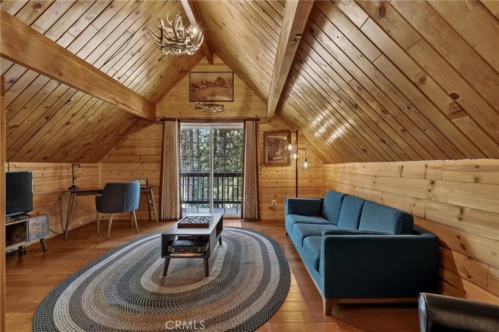 615 Grass Valley Rd Lake Arrowhead, CA 92352