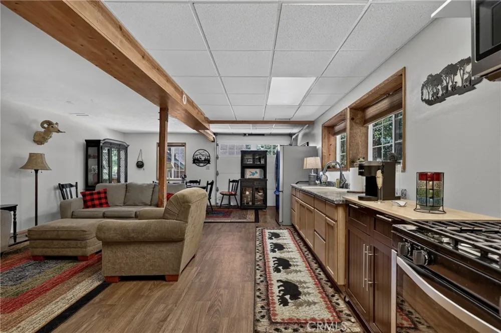 615 Grass Valley Rd Lake Arrowhead, CA 92352